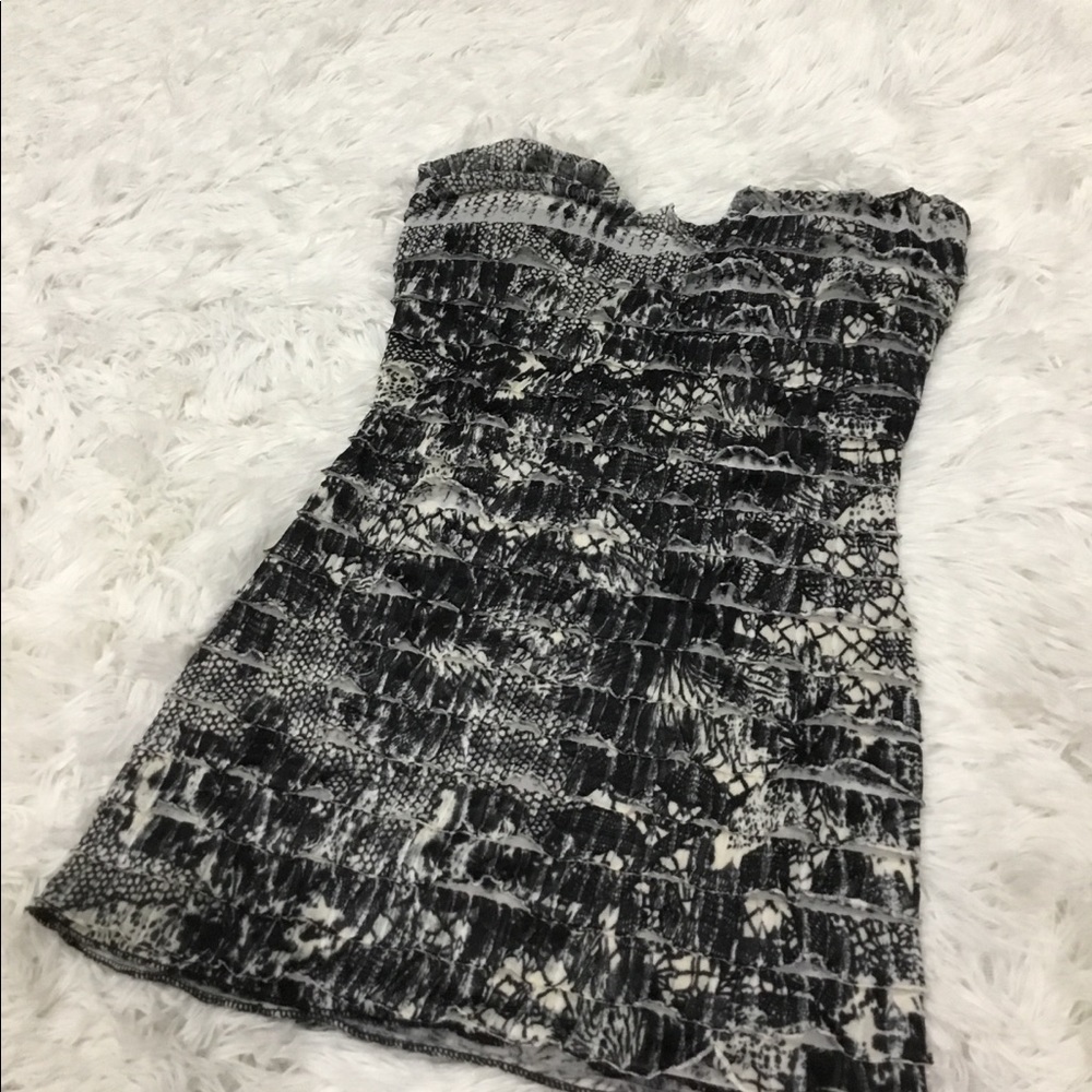 Charlotte Russe Shutter Top - Picture 2 of 2